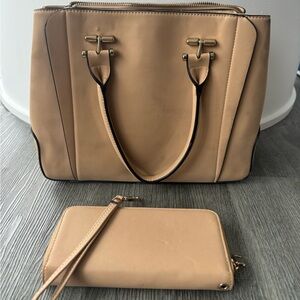 Beige purse with matching wallet